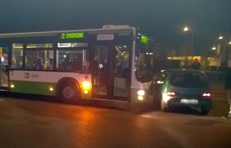 Zderzenie autobusu z seicento koło Madro