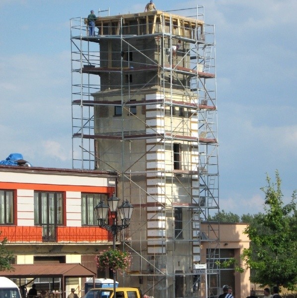 Budowlańcy chcą ukończyć przebudowę wieży przed 14 września.