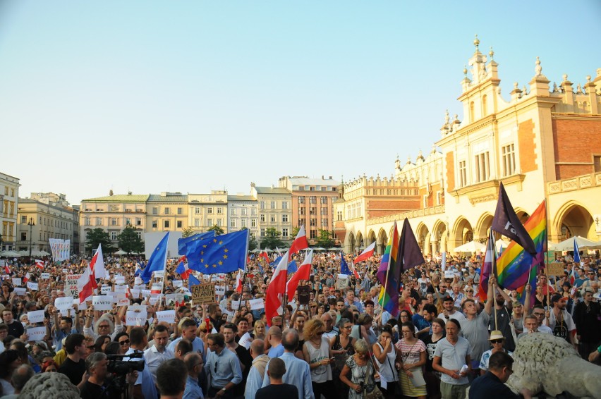 Kraków. Wielki protest na Rynku Głównym w obronie sądów