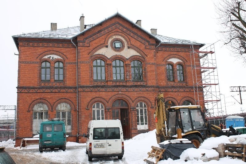 Kompleksowy remont dworca PKP w Kluczborku rozpoczął się w...