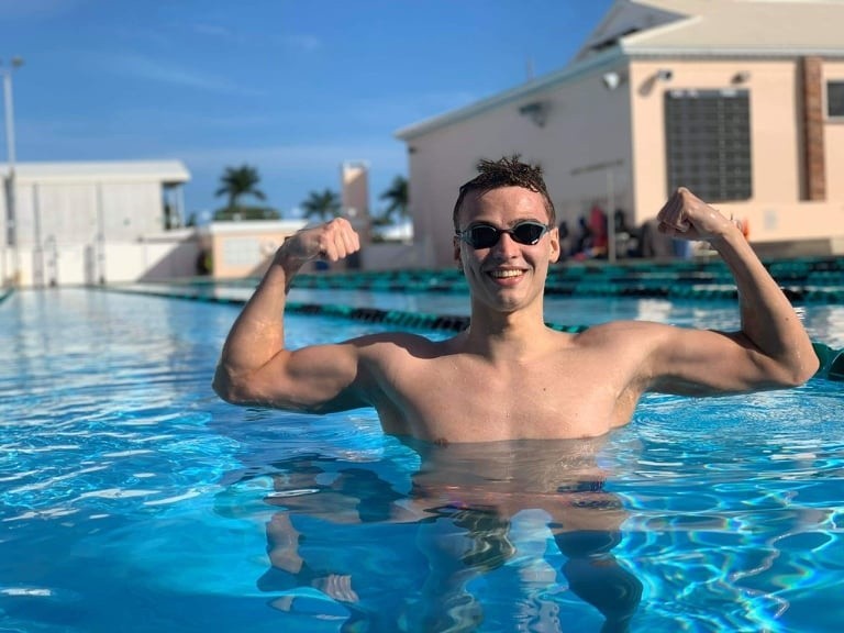 Dominik Bujak, pływak klubu Salos Cortile  i student UJK...