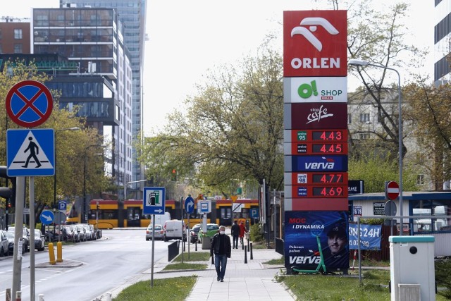 W poniedziałek 14 marca PKN ORLEN postanowił obniżyć ceny paliw na swoich stacjach o 20-34 groszy. Są one zdecydowanie najtańsze w tej części Europy.