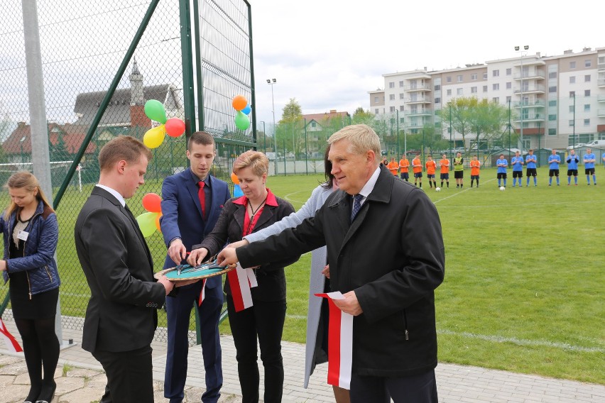 Otwarcie nowego boiska przy Zespole Szkół Zawodowych nr 5