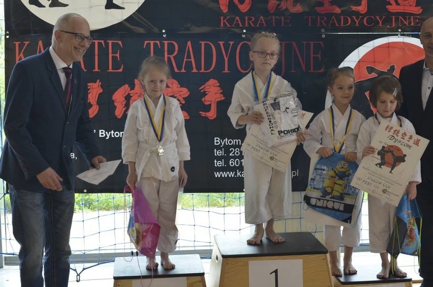Niepołomiccy karatecy wrócili do domu nie tylko z medalami