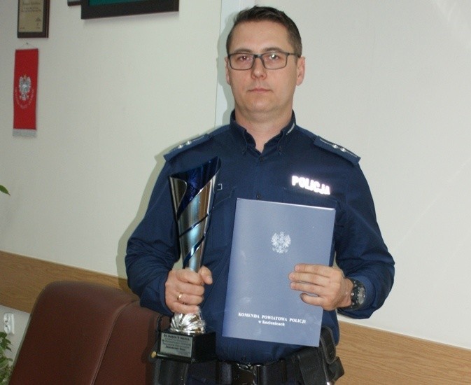 Dzielnicowy z Kozienic Rafał Mąkosa zajął drugie miejsce w etapie wojewódzkim prestiżowego konkursu dla policjantów