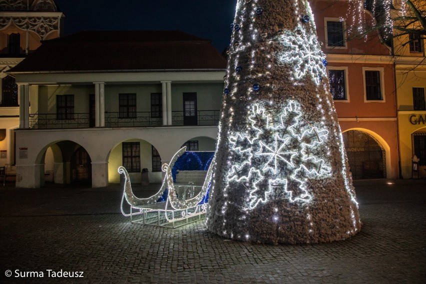 Stargard świątecznie rozświetlony. Tak wygląda miasto nocą. Zobacz zdjęcia!