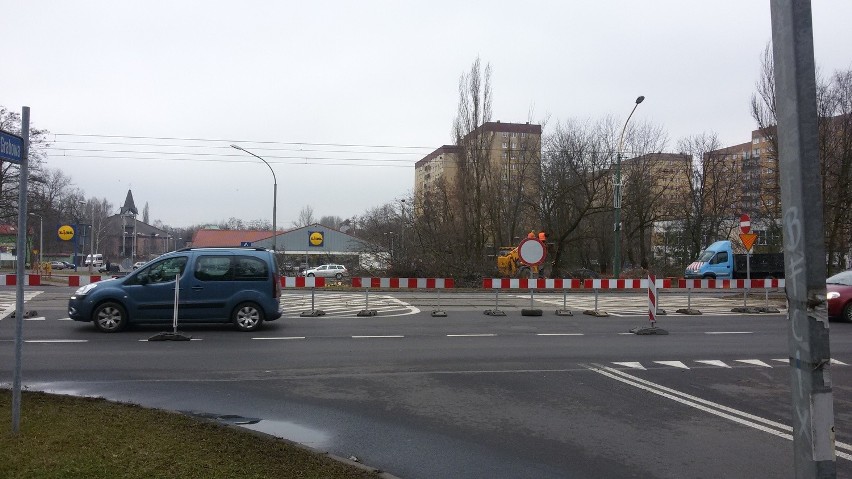 Sosnowiec: objazd i wycinka drzew na Starym Sosnowcu. To początek budowy ronda [ZDJĘCIA]