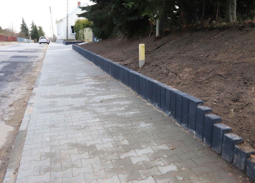Zakończyła się budowa nowego chodnika przy ulicy Kilińskiego w Zwoleniu. Zobacz zdjęcia
