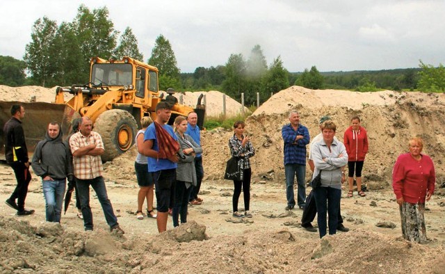 - Po kontroli przeprowadzonej przez gminnych urzędników właściciele plantacji wpuścili na jej teren zainteresowanych mieszkańców, aby przekonali się, że nie znajdują się tam żadne odpady.