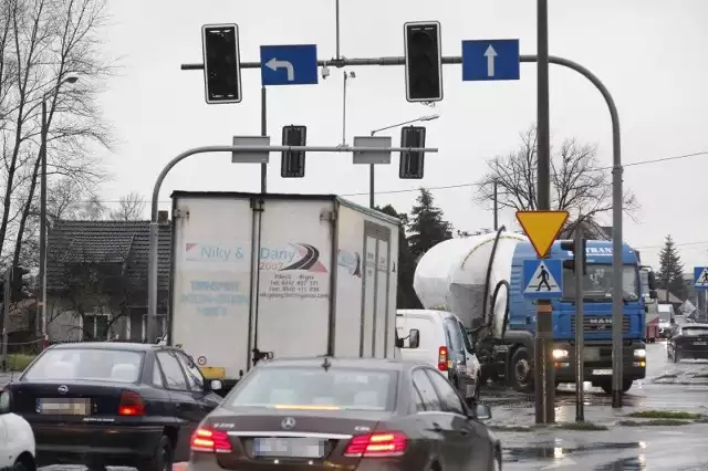 Bez działającej sygnalizacji kierowcy aut przecinających obwodnicę są w wielkim niebezpieczeństwie.