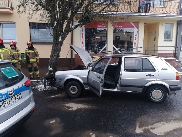 Policja ustaliła, że kierujący golfem był pijany.