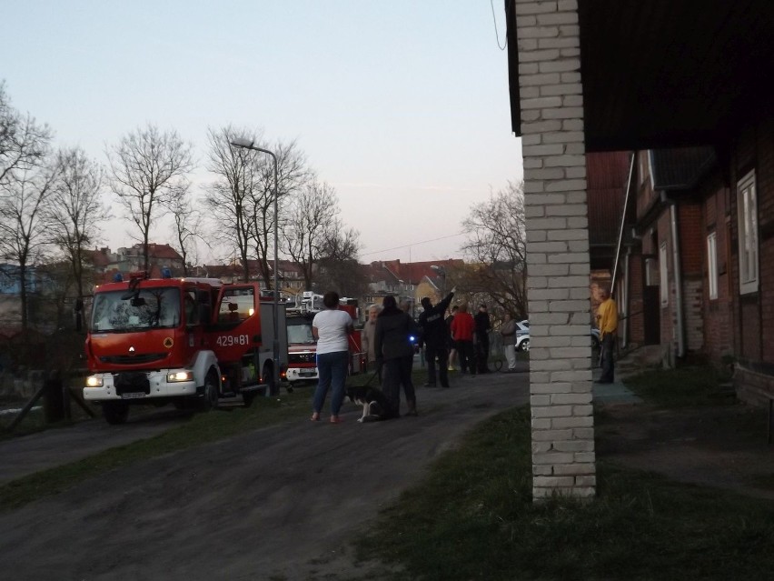 Pożar domu w Złocieńcu. Na miejscu straż pożarna oraz...