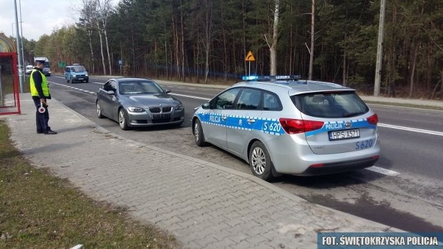 Na miejscu kontroli BMW. W aucie policjanci znaleźli biały proszek.