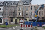 Zabytkowy budynek w Rybniku znika w oczach. Trwa rozbiórka secesyjnej kamienicy w centrum miasta. To efekt decyzji sprzed kilku lat