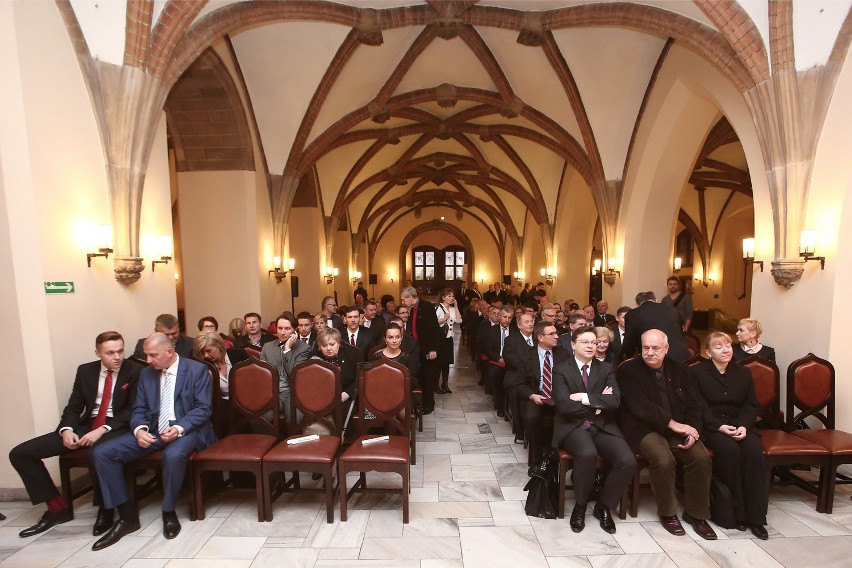 Wrocław: Pierwsza sesja rady miejskiej. Wybrano przewodniczącego [ZDJĘCIA]