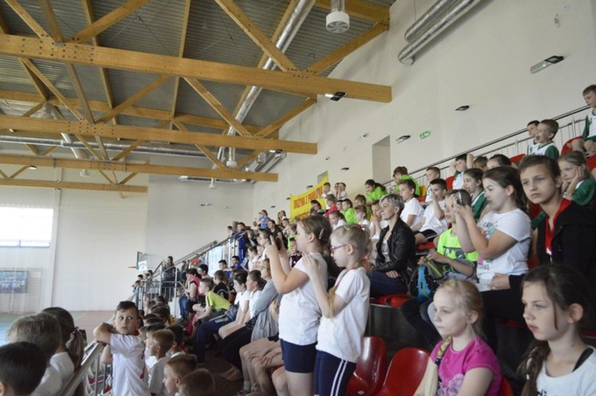 Szerzawy wygrały półfinał wojewódzki V Świętokrzyskiej Miniolimpiady w Turnieju Gier i Zabaw