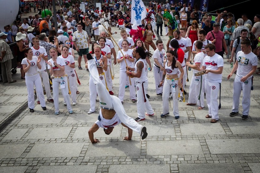 Huczna parada na zakończenie Dni Morza i Samba Port Festival [ZDJĘCIA]