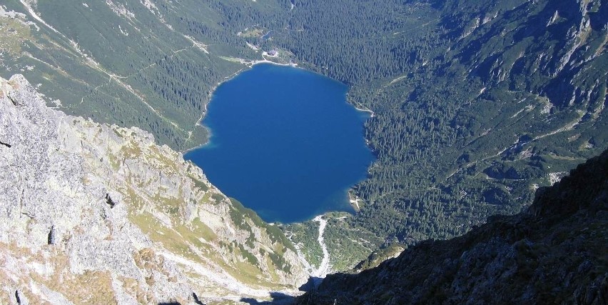Największe jezioro w Tatrach to......