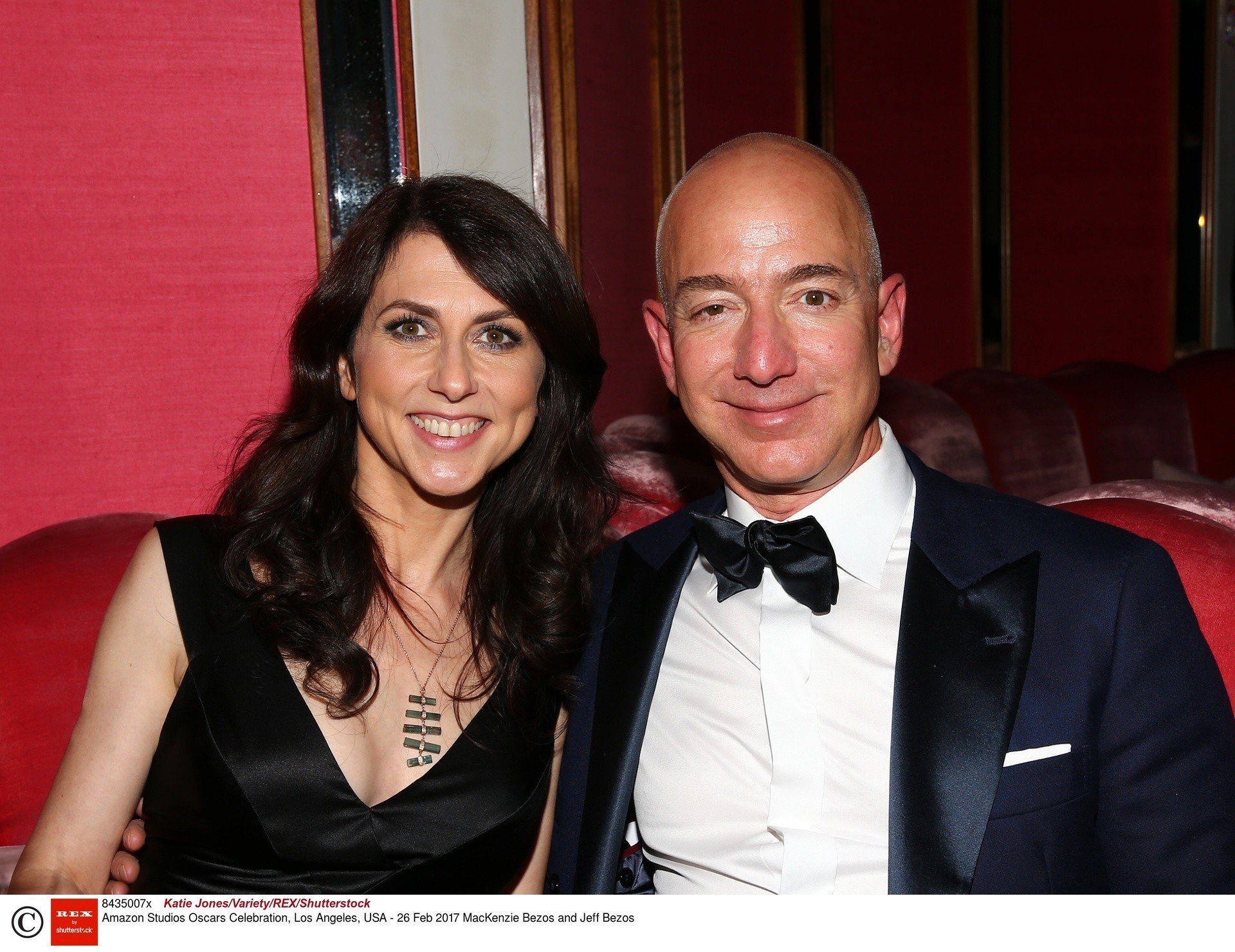 MacKenzie Bezos po rozwodzie z mężem stała się najbardziej pożądaną partią  na świecie. Pisarka z majątkiem ponad 38 miliardów dolarów! | Polska Times