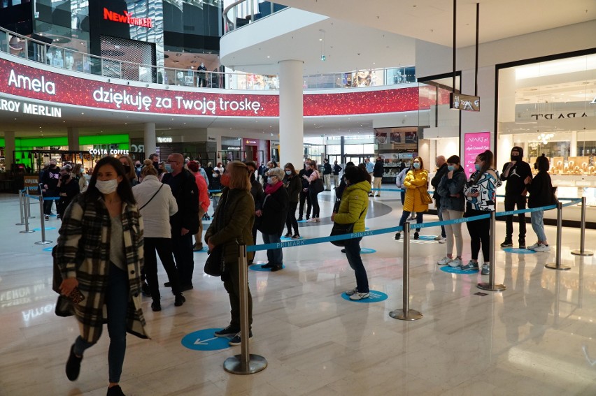 Otwarcie sklepu Primark w centrum handlowym Posnania. Przed sklepem  utworzyła się kolejka. Zobacz zdjęcia z otwarcia Primarku | Głos  Wielkopolski