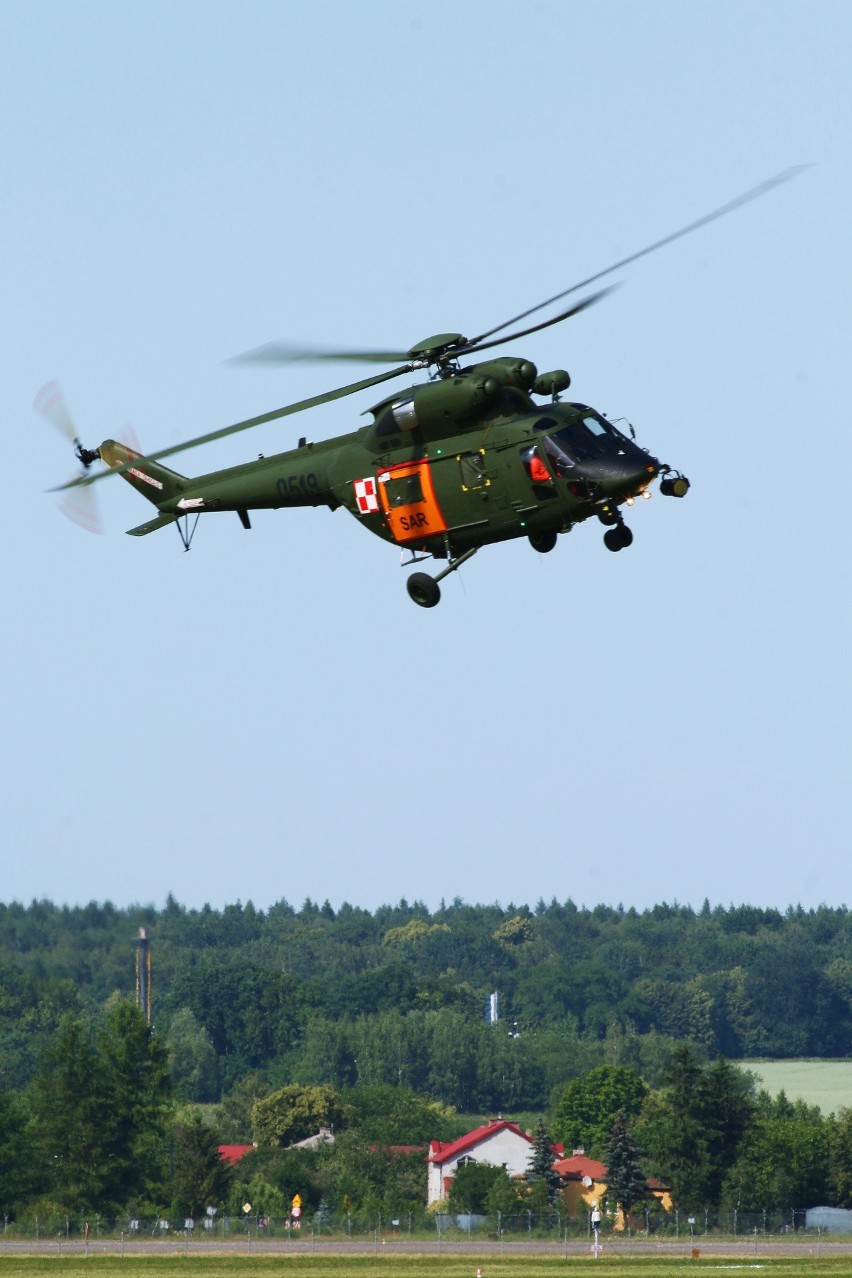 Air Festival Świdnik. Taniec Biało - Czerwonych Iskier na niebie [ZDJĘCIA, WIDEO]