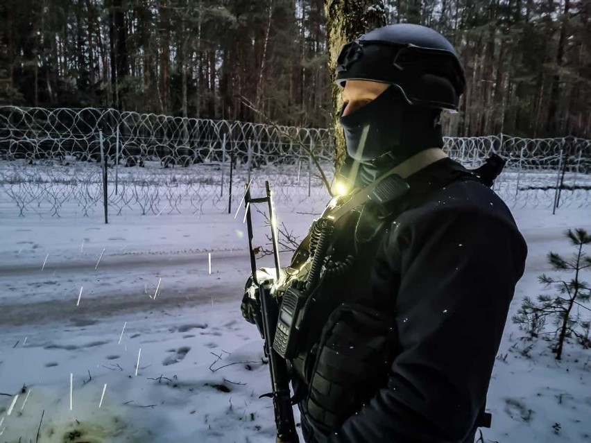 Praca policji na granicy z Białorusią