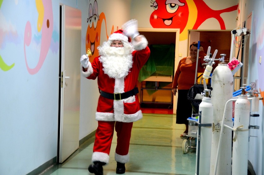 Mikołaj odwiedził dzieci w czeladzkim szpitalu [ZDJĘCIA]