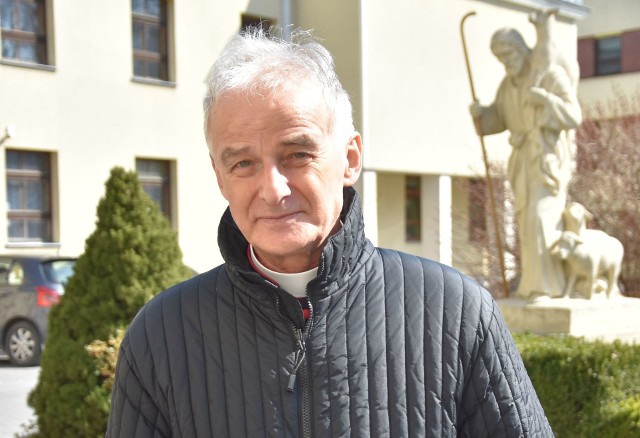 Ksiądz biskup Marian Florczyk z diecezji kieleckiej składa wszystkim życzenia z okazji Wielkanocy.
