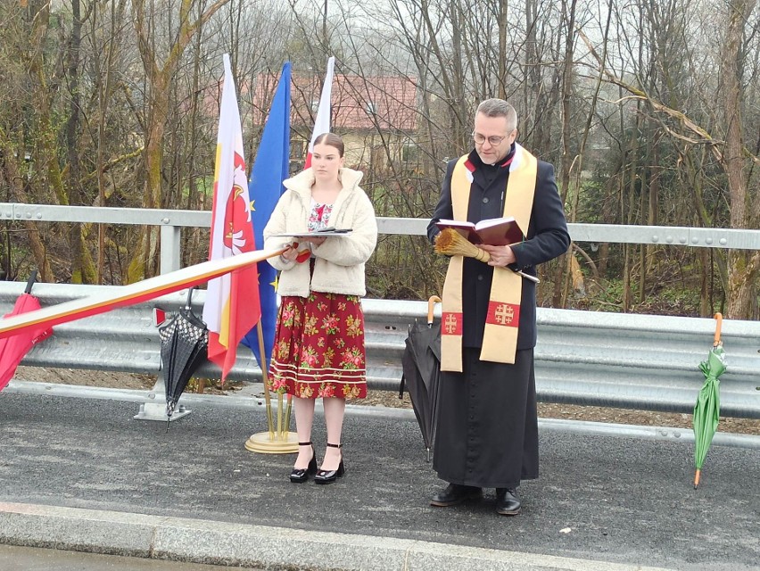 Wysowa-Zdrój. Wojewoda dokonał otwarcia nowego mostu na drodze, która łączy Polskę ze Słowacją. Zobacz wideo i zdjęcia