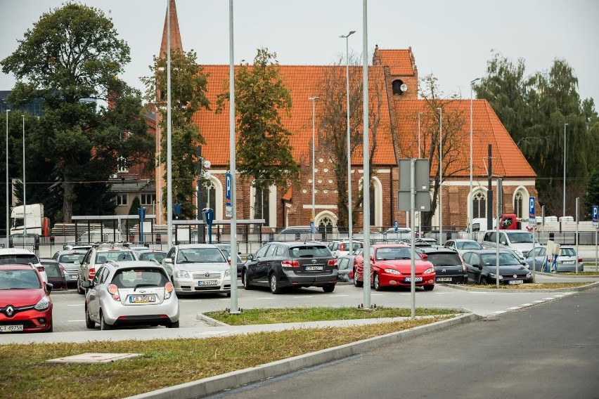 Parking przy rondzie Bernardyńskim jest zawsze wypełniony po...