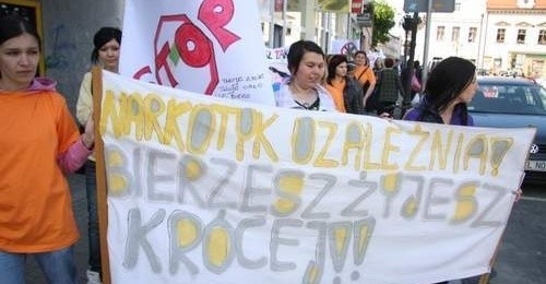 Licealiści z Kluczborka od kilku miesięcy prowadza akcję "Stop dopalaczom".
