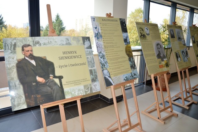 Wystawę Henryka Sienkiewicza odwiedziło 600 osób, uczniowie dodatkowo skorzystali z zajęć literackich dotyczących autora