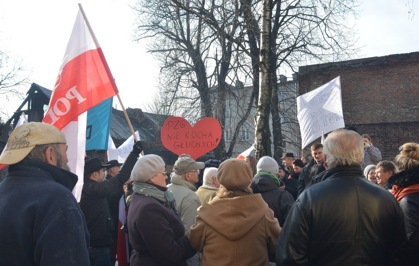 Protest głuchoniemych pod Polskim Związkiem Głuchych w Łodzi [ZDJĘCIA]