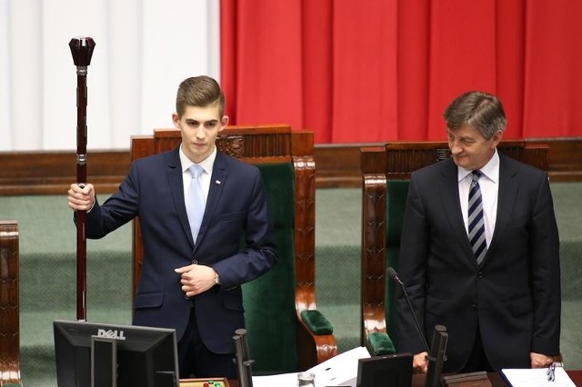 Obrady, pod okiem członków Prezydium Sejmu, prowadzili marszałkowie juniorzy: Jakub Żebrowski, Kacper Szymczak oraz Igor Żarnowski.
