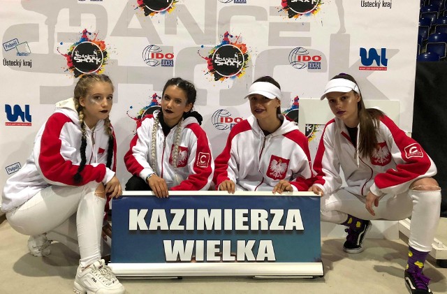 Zuzanna, Oliwia, Nikola i Julia zaliczyły bardzo udany debiut w mistrzostwach świata w stylu street dance show.