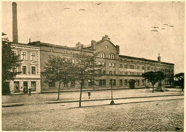 Jedną z najbardziej imponujących budowli dawnego Podgórza był browar. W miejscu zniszczonego w 1945 roku budynku znajduje się dziś m.in. siedziba oddziału Domu Muz