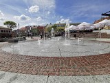 Rynek w Chrzanowie po rewitalizacji. Woda trysnęła z nowej fontanny za milion złotych. Zobacz zdjęcia 