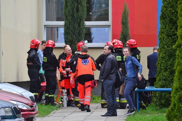 Ze szkoły podstawowej w Mielcu ewakuowano ponad 400 osób.