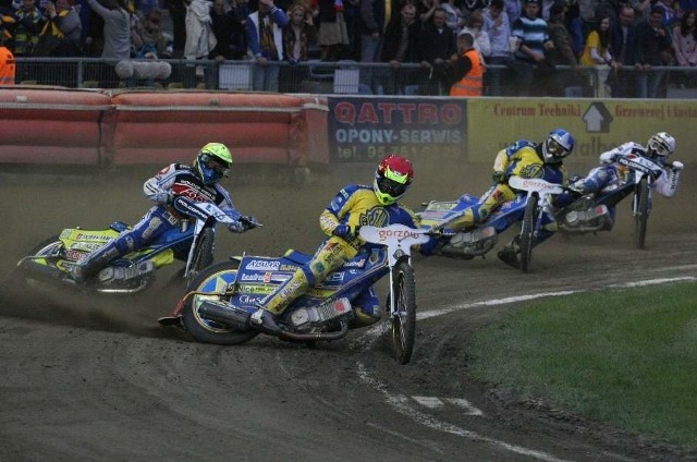 Tak wyglądał bieg siódmy meczu Stal Gorzów - Fogo Unia Leszno (od lewej): Kenneth Bjerre, Krzysztof Kasprzak, Piotr Świderski i Tobiasz Musielak.