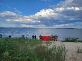 Młody mężczyzna utonął w zalewie Jeziorsko w Łódzkiem. Próbował dopłynąć do brzegu, ale zniknął pod wodą