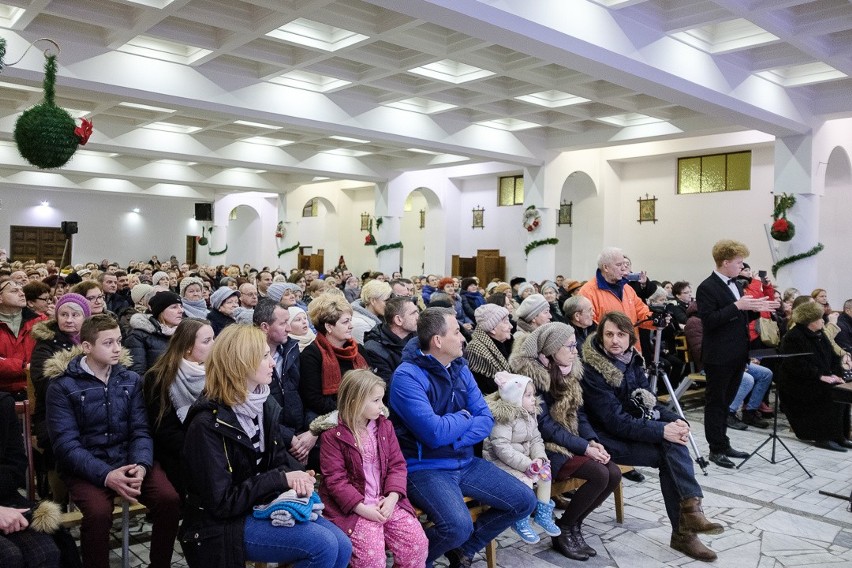 Tarnów. Kolędowanie przy żłóbku[ZDJĘCIA]     