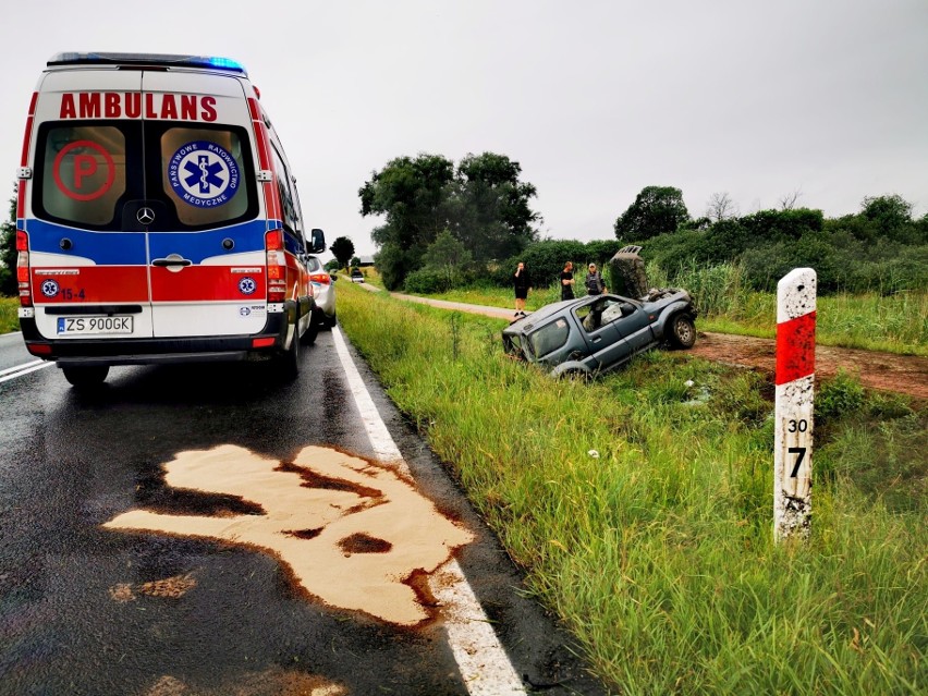 Wypadek na krajowej "11" koło Będzina. Auto dachowało