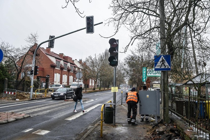 Przejście dla pieszych tuż przy ogrodzie botanicznym UKW...