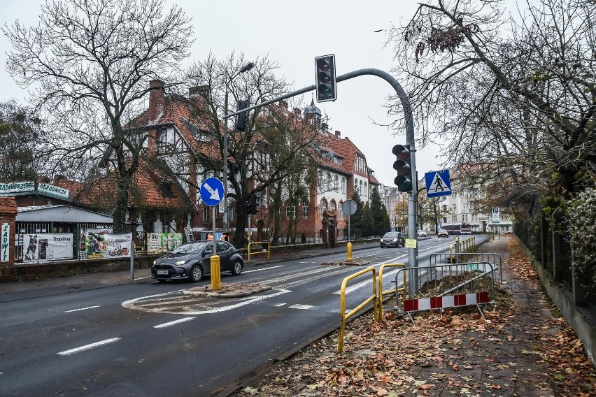 Przejście dla pieszych tuż przy ogrodzie botanicznym UKW...