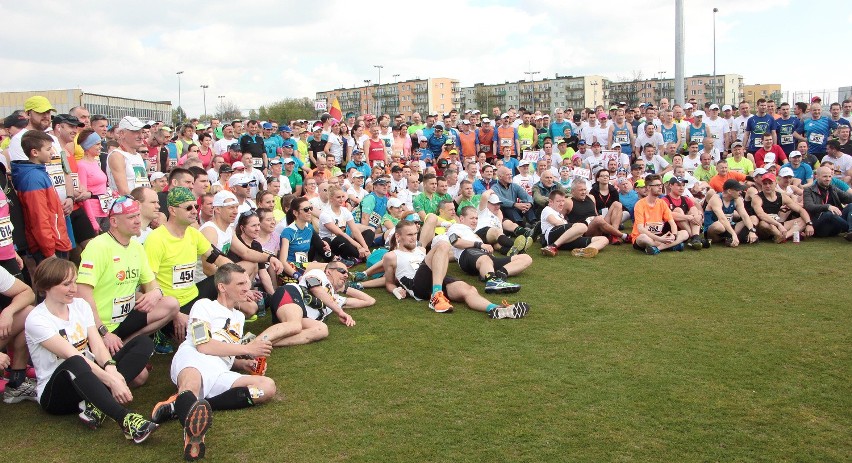 Ponad 750 biegaczy wystartowało ze stadionu GKS Olimpia na...
