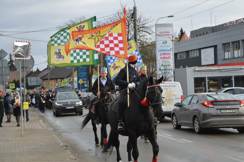 Proszowice. Przez miasto przeszedł Orszak Trzech Króli. Były nawet konie