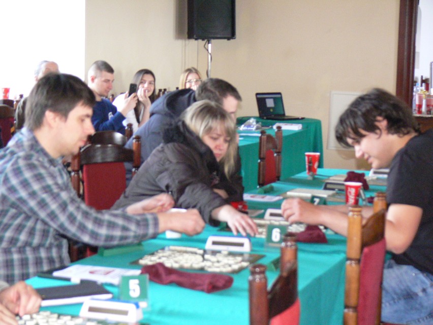 III Mistrzostwa w Scrabble, w Zamku Królewskim w Sandomierzu. Jedno z haseł, z którym zmagali się zawodnicy to  "Ojciec Mateusz"