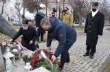 Inowrocław. Z okazji Barbórki górnicy z Inowrocławskich Kopalni Soli Solino SA złozyli kwiaty pod pomnikami. Zdjęcia