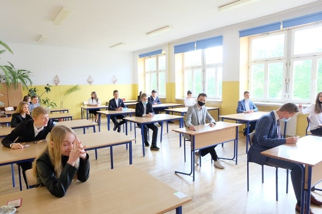 Z egzaminami mierzą się między innymi uczniowie ze szkoły podstawowej w Jastrzębiu.