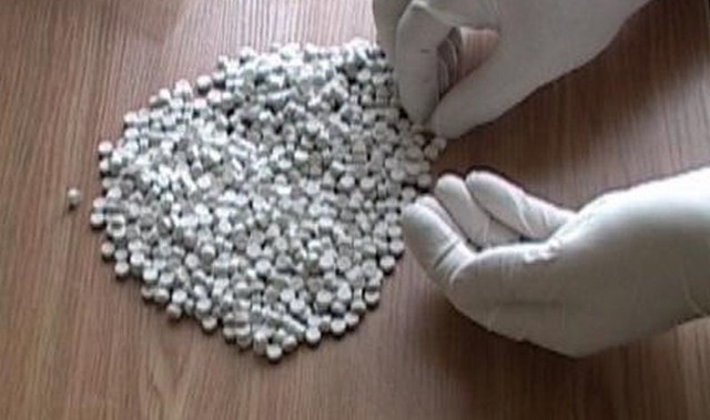 Wstępne badania wykazały, że tabletki zawierają heroinę.